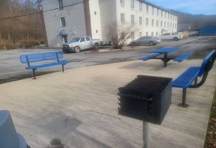 בית מלון כפרי The Glenville Inn