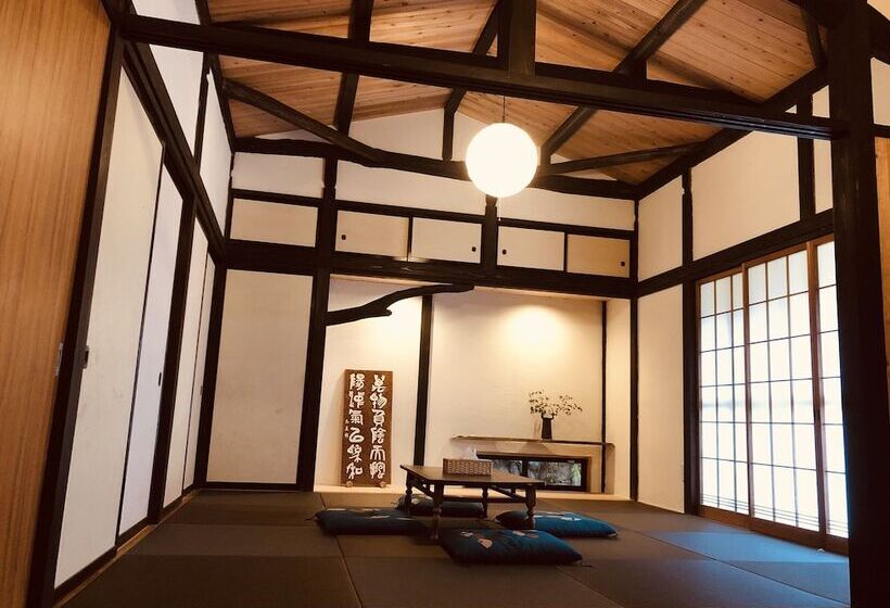 Guesthouse Voketto Hostel