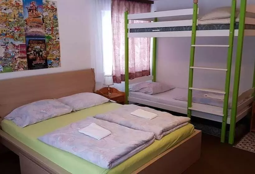هتل Holiday House Lärchenheim