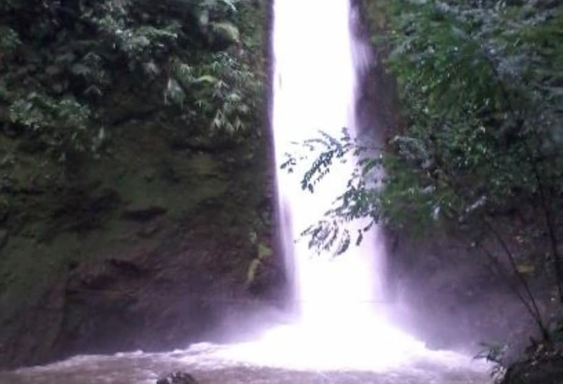 בית מלון כפרי Pondok Lariska