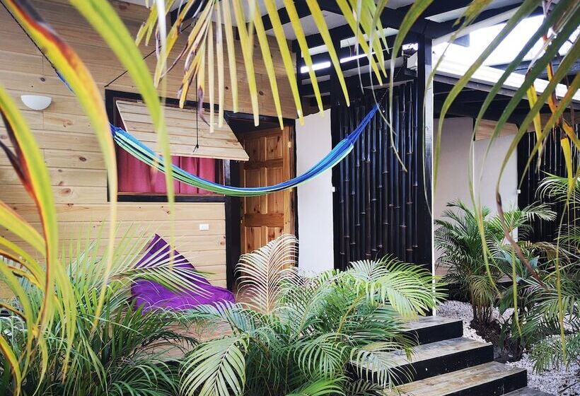 هتل Santeria Lodge