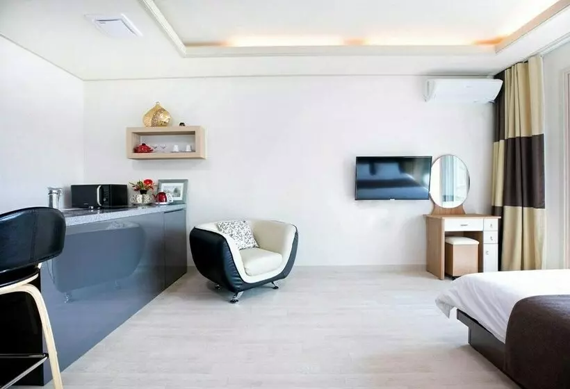 Nami Island Rivermoon Pension
