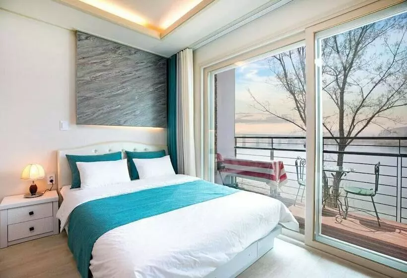 Nami Island Rivermoon Pension