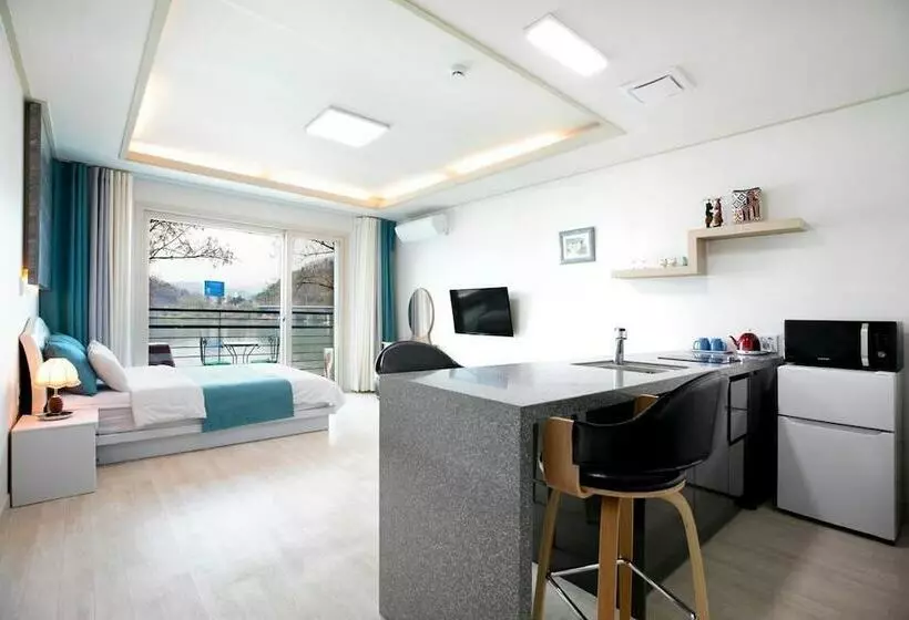 Nami Island Rivermoon Pension
