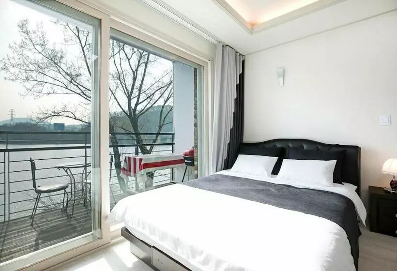 Nami Island Rivermoon Pension