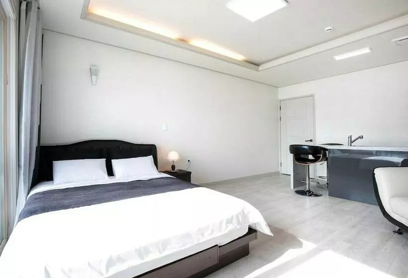 Nami Island Rivermoon Pension