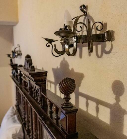 Пансион The Throne   M Museum