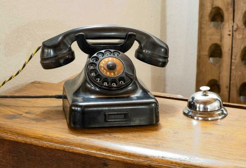 Пансион The Throne   M Museum