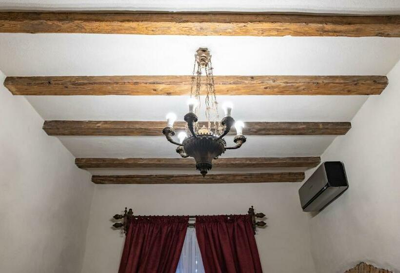 Пансион The Throne   M Museum