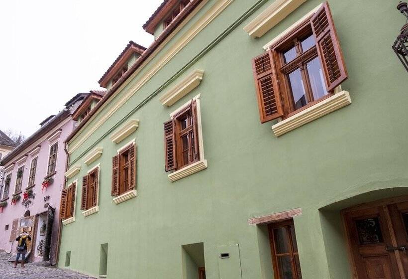 Пансион The Throne   M Museum