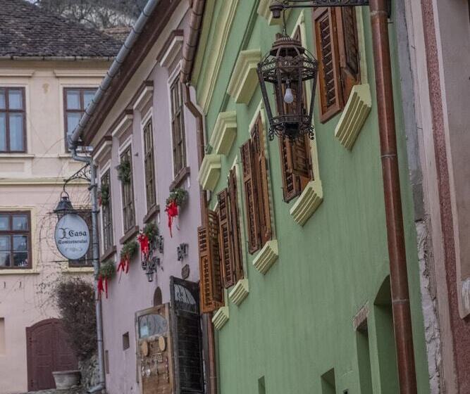 Пансион The Throne   M Museum