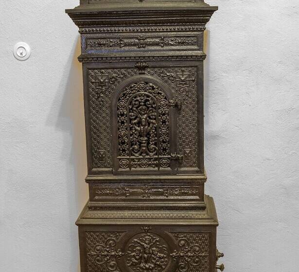 Пансион The Throne   M Museum