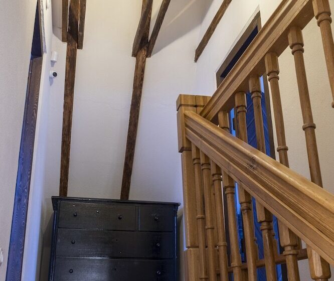 Пансион The Throne   M Museum