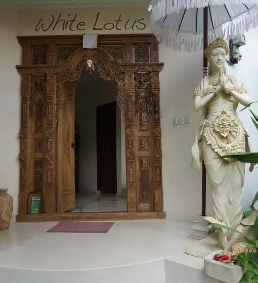 ペンション White Lotus Oasis