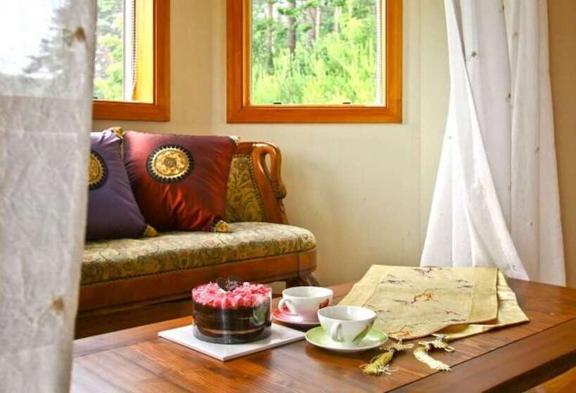 Taean Sky Lake Pension