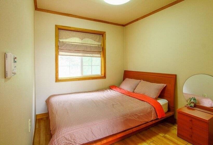 Taean Sky Lake Pension