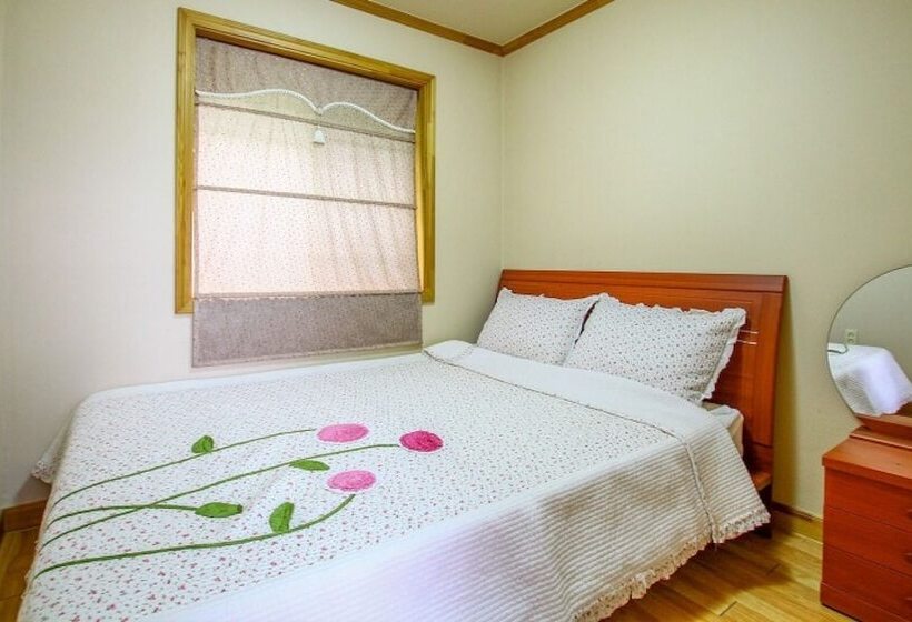 Taean Sky Lake Pension