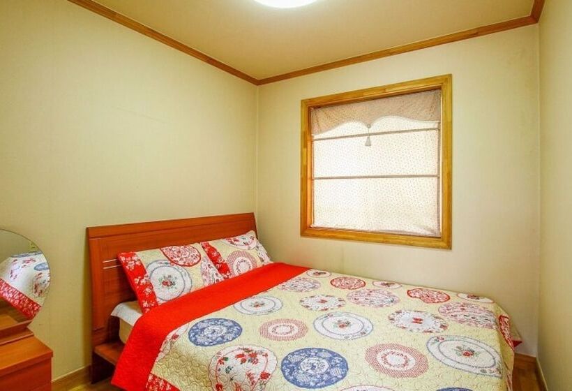 Taean Sky Lake Pension