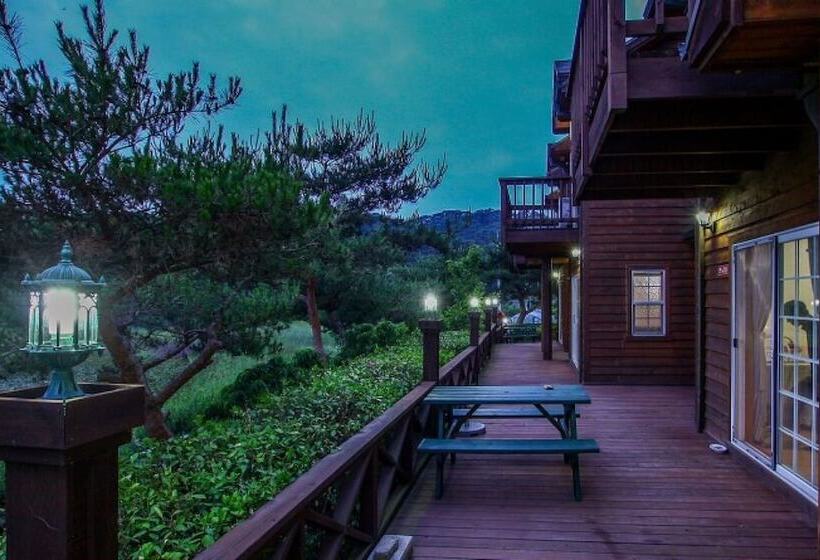 Taean Sky Lake Pension