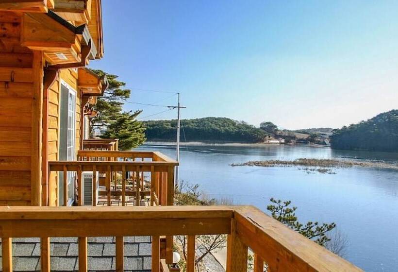 Taean Sky Lake Pension