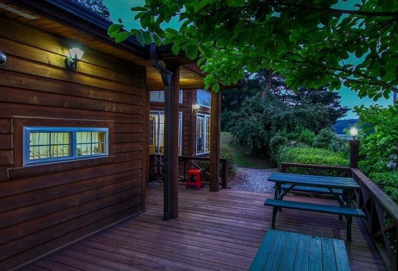 Taean Sky Lake Pension