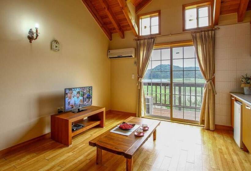 Taean Sky Lake Pension