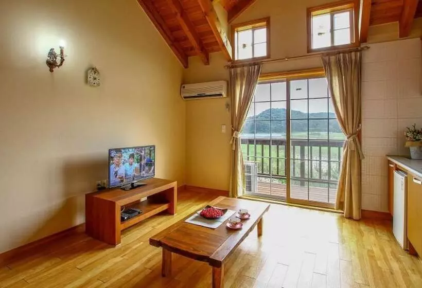 Taean Sky Lake Pension