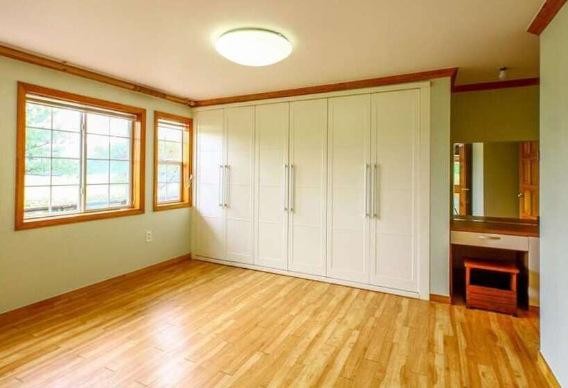 Taean Sky Lake Pension