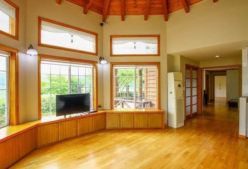 Taean Sky Lake Pension