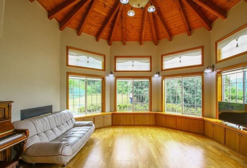 Taean Sky Lake Pension