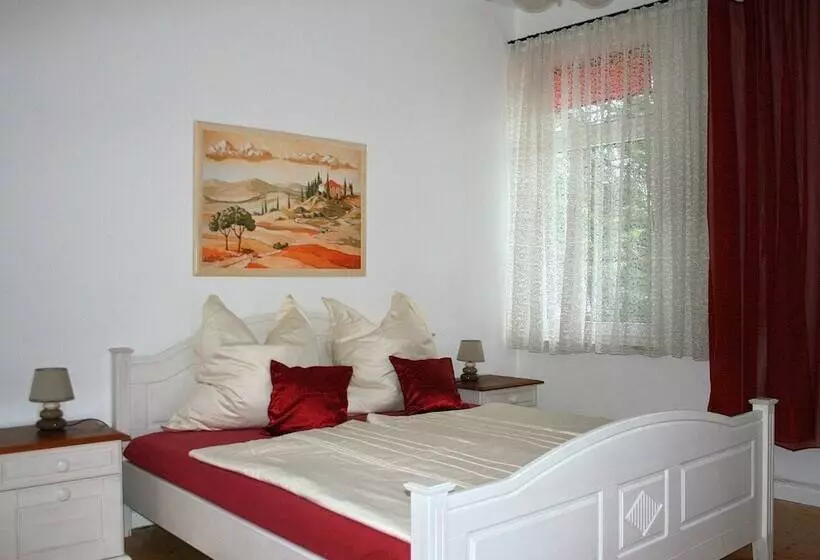 Hotelli Ferienwohnung Am Kurpark