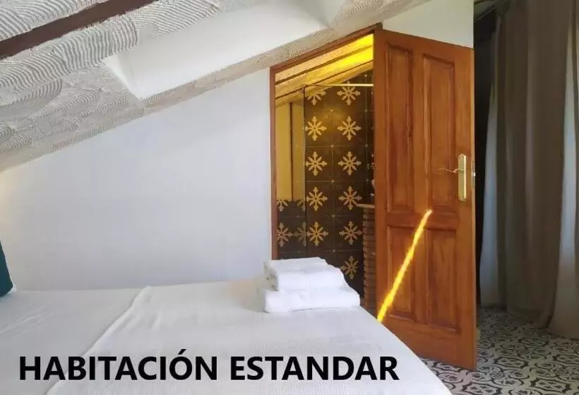 تختخواب و صبحانه Alojamientos La Casa De Piedra