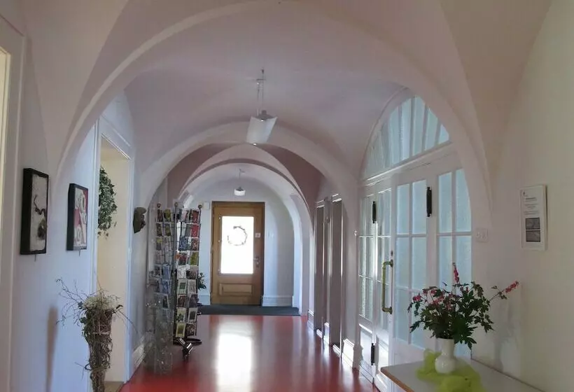 هتل Bildungszentrum Burgbühl