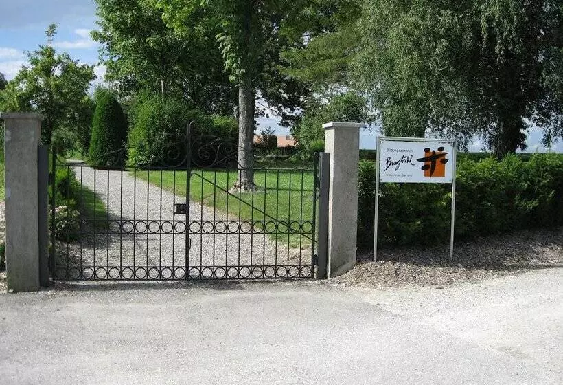 هتل Bildungszentrum Burgbühl