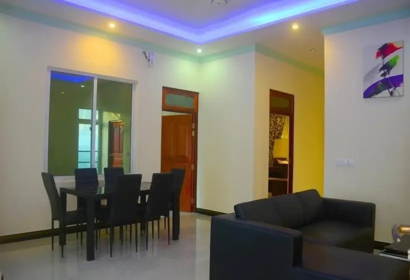 هتل Charming Holiday Lodge