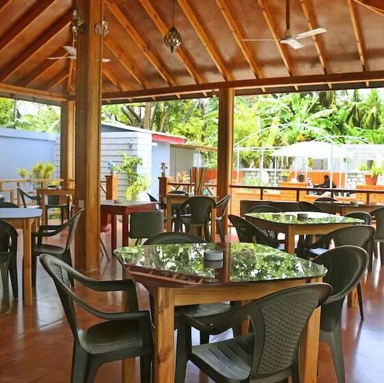 هتل Charming Holiday Lodge