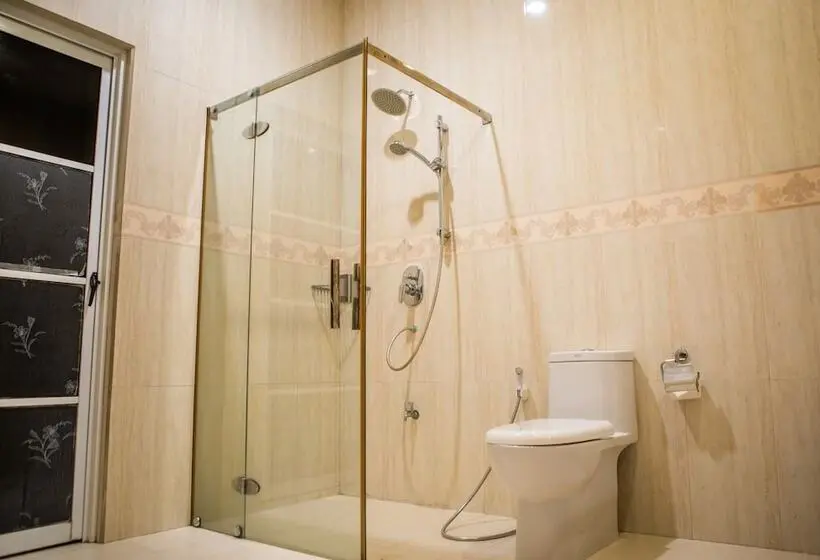 هتل Charming Holiday Lodge
