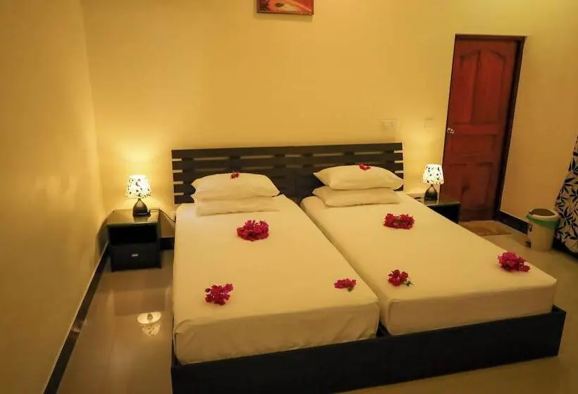 هتل Charming Holiday Lodge