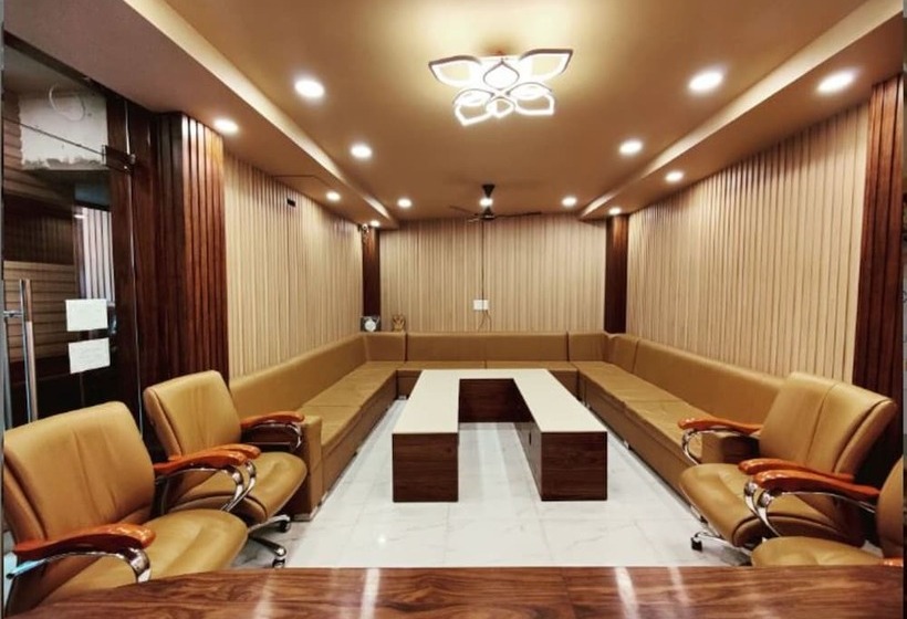 בית מלון כפרי Royal Vrindavan