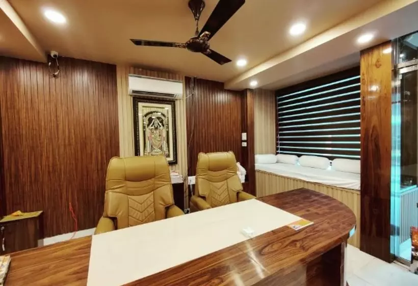 ホテル Royal Vrindavan