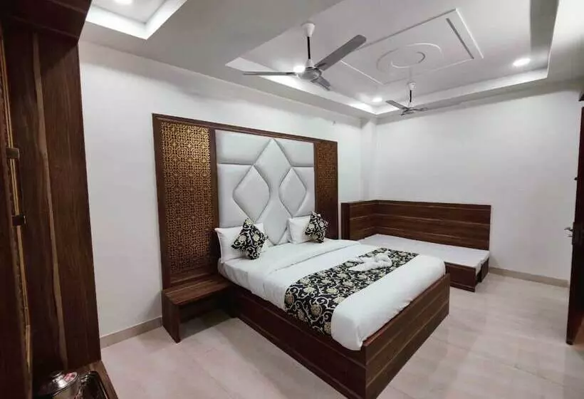 ホテル Royal Vrindavan