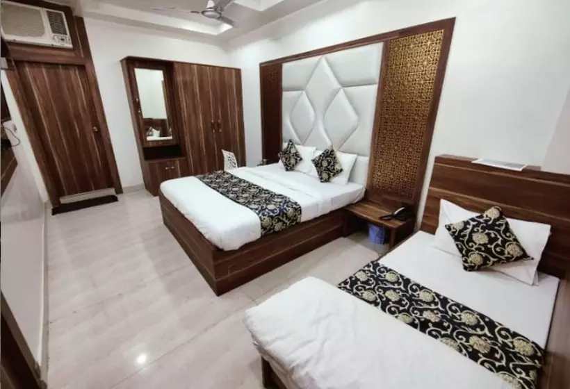 ホテル Royal Vrindavan