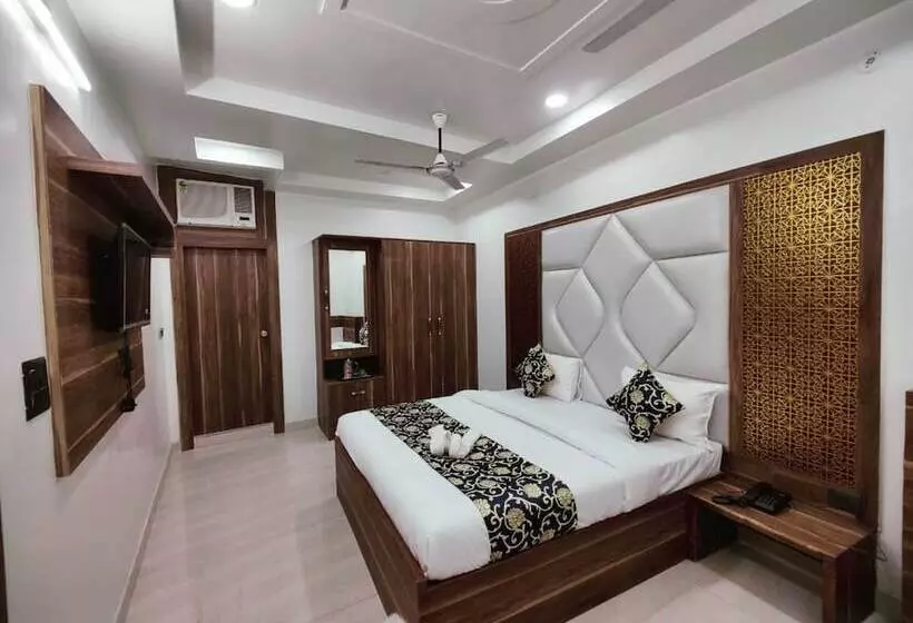 ホテル Royal Vrindavan