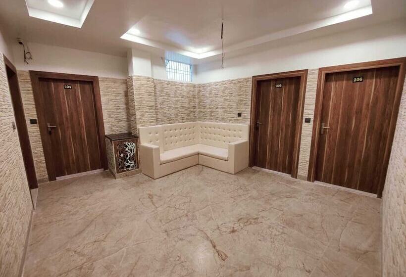 בית מלון כפרי Royal Vrindavan