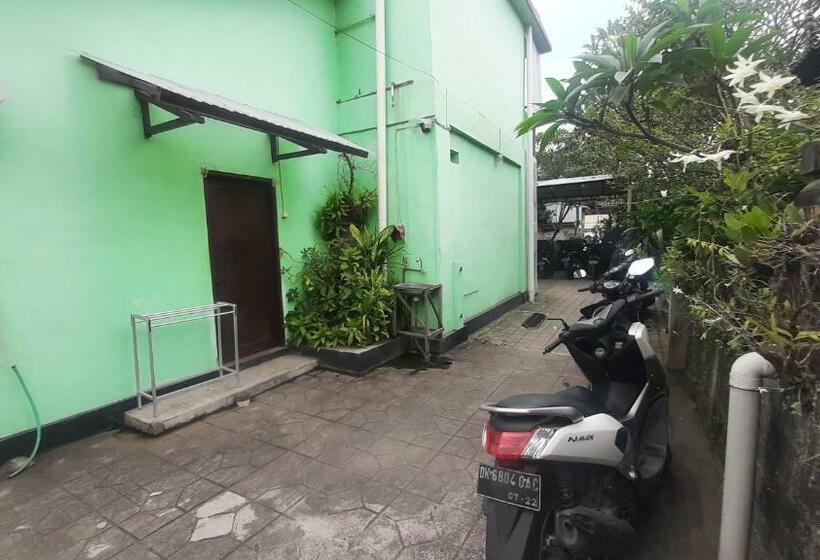 Szálloda Oyo 90714 Umah Pande Tabanan