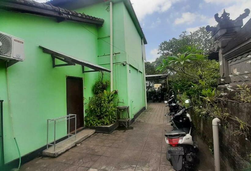 Szálloda Oyo 90714 Umah Pande Tabanan