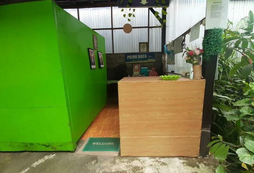 Szálloda Oyo 90714 Umah Pande Tabanan