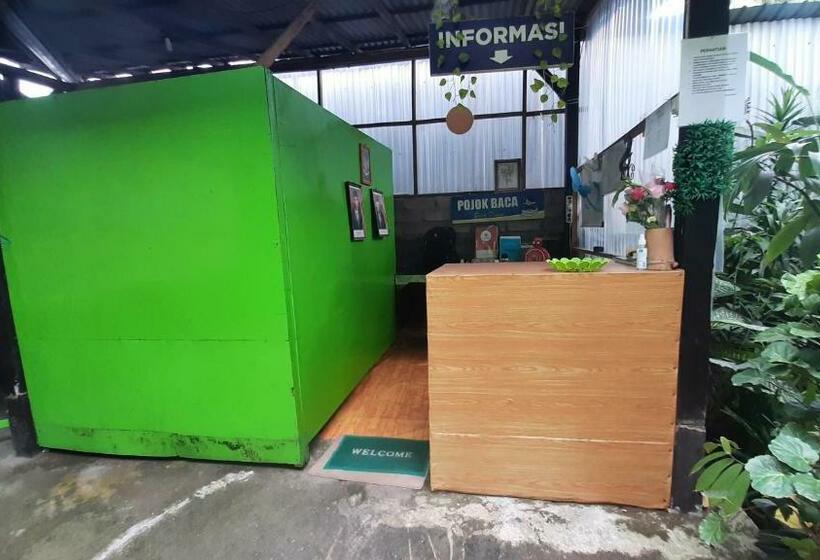 Szálloda Oyo 90714 Umah Pande Tabanan