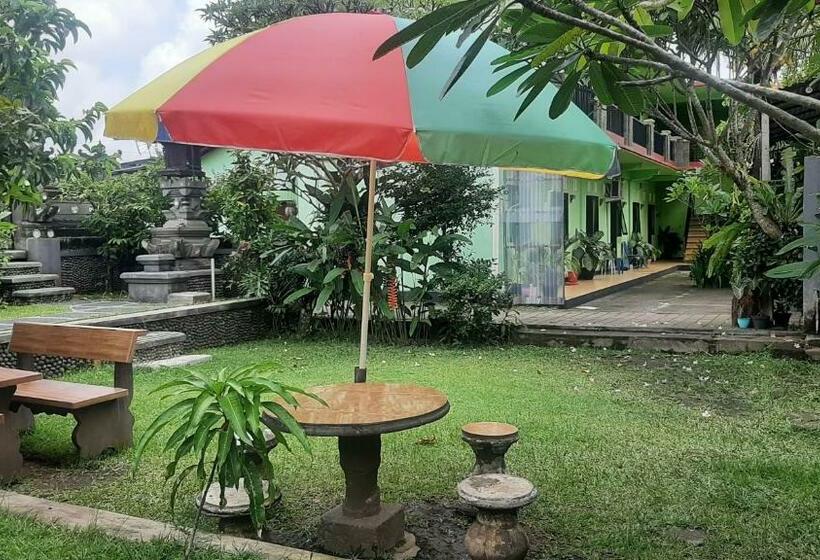 Szálloda Oyo 90714 Umah Pande Tabanan