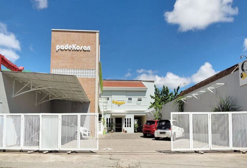 ホテル Padekosan